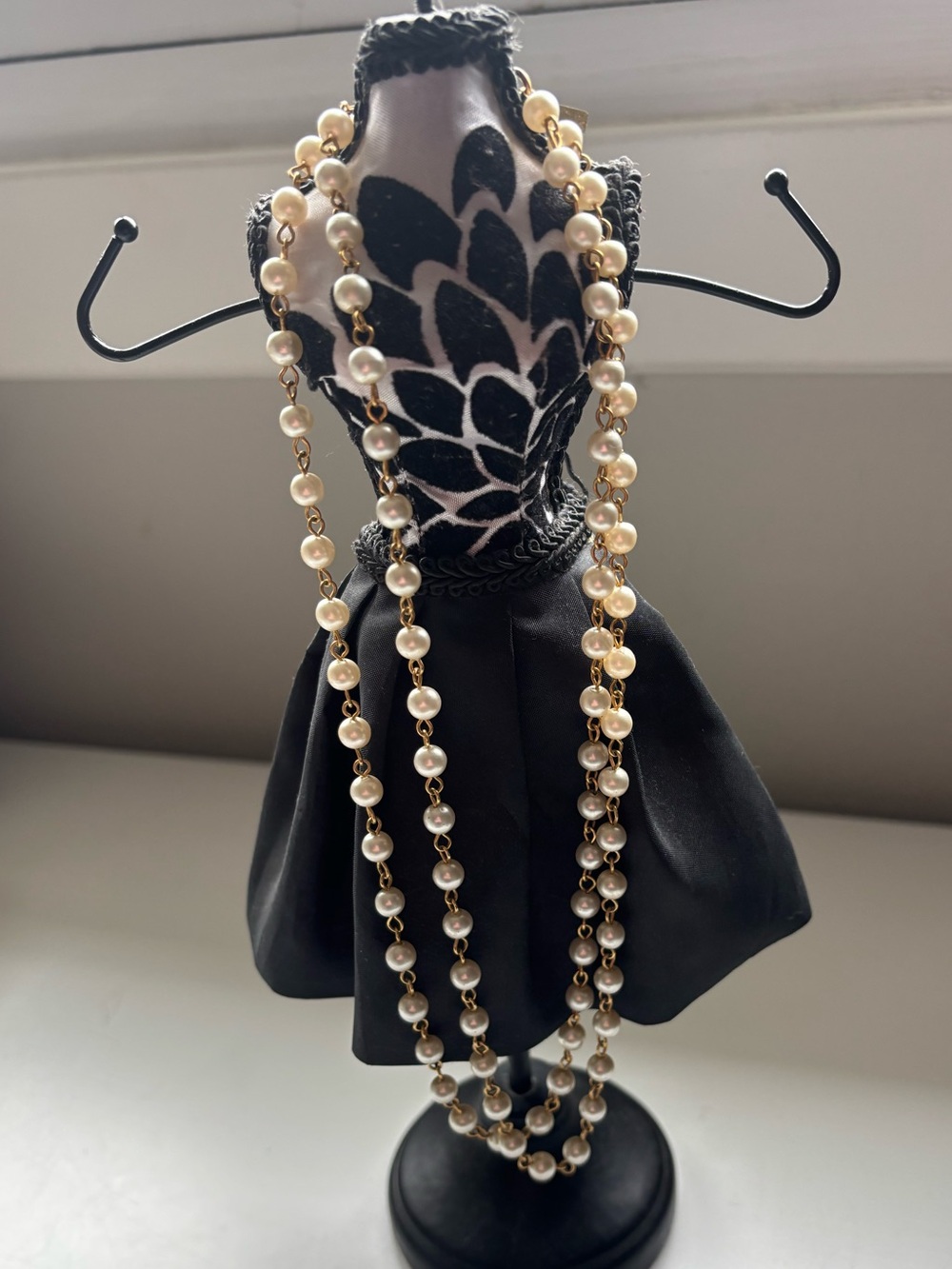 KAREN BRENT gold toned pearl necklace 18” approx